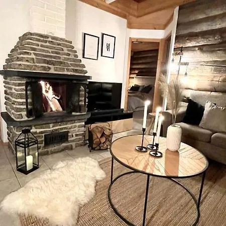 Nilimukka Log Near Center