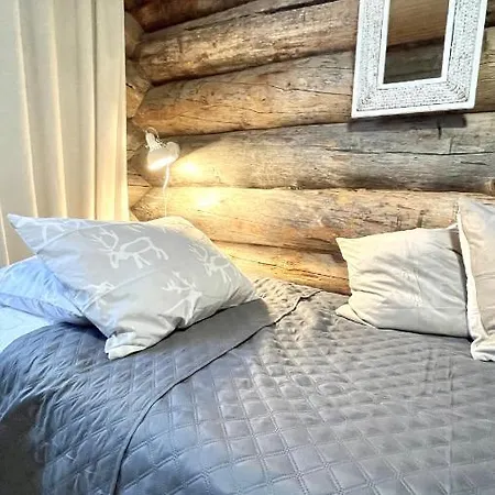 Nilimukka Log Near Center