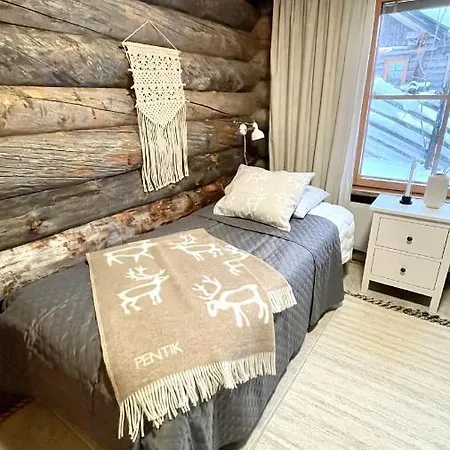 Nilimukka Log Near Center Levi