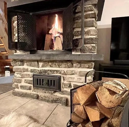 Nilimukka Log Near Center