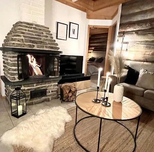 Nilimukka Log Near Center