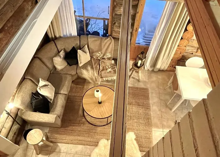 Nilimukka Log Near Center